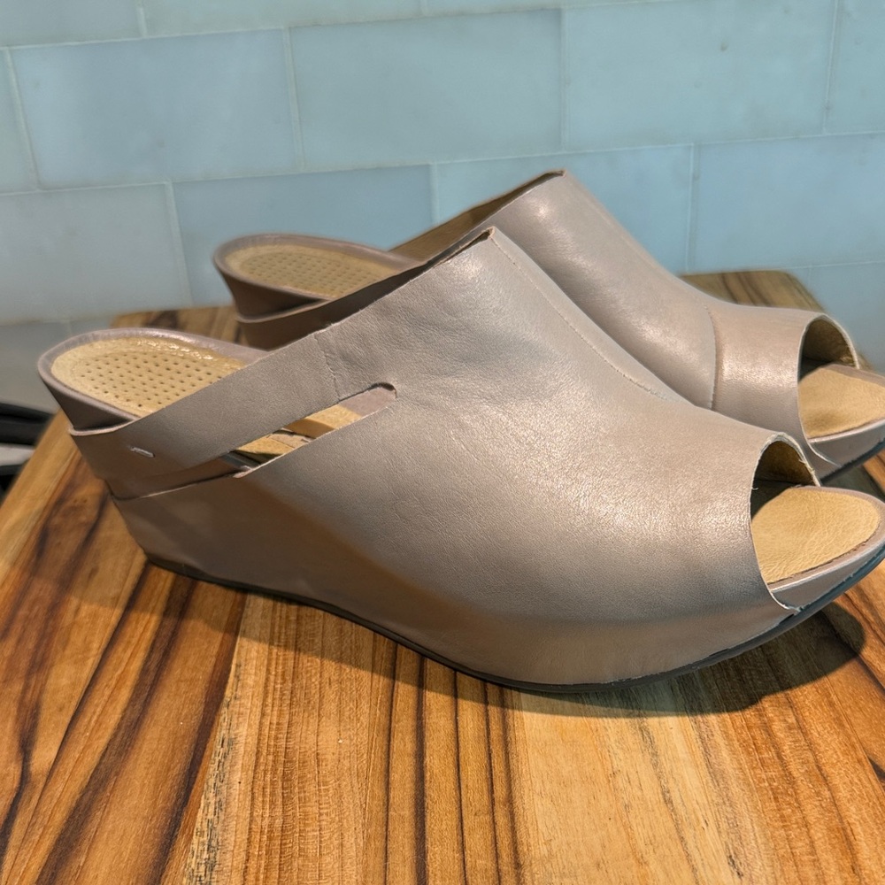 Tsubo Taupe Open-Toe Wedge Slide